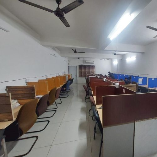 ઉત્તમ સુવિધા સભર લાઈબ્રેરી